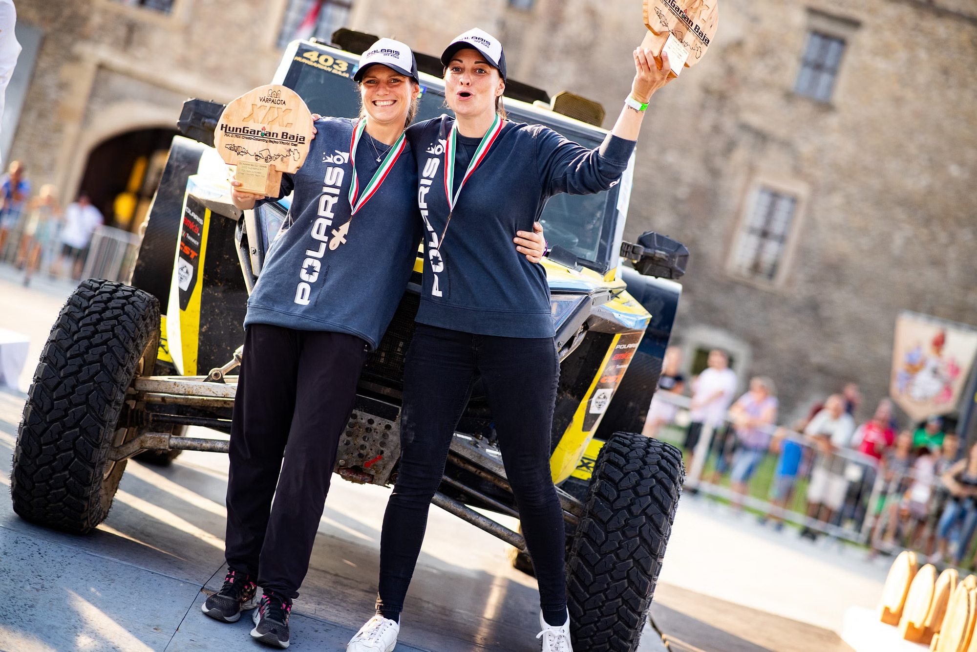 Lina auf dem Podium — Hungarian Baja
